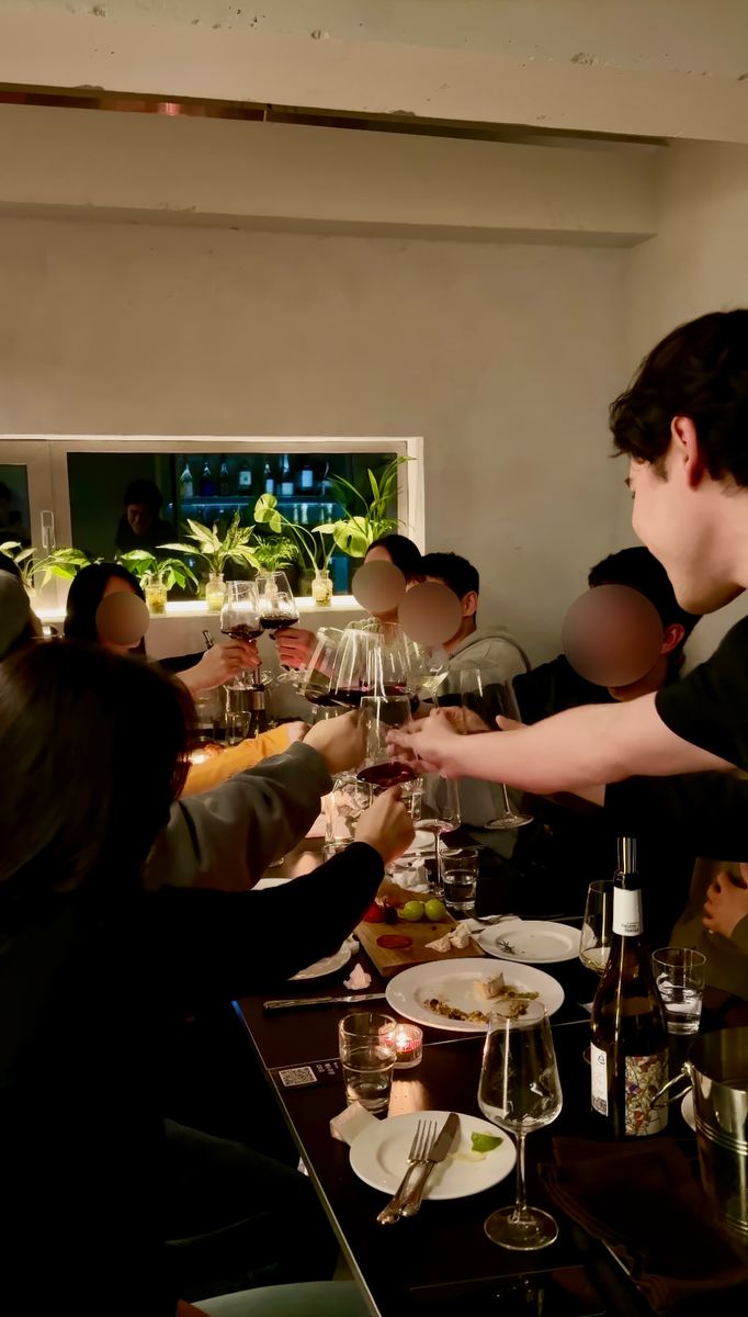연남동 와인바에서 진행된 프라이빗 미팅 현장